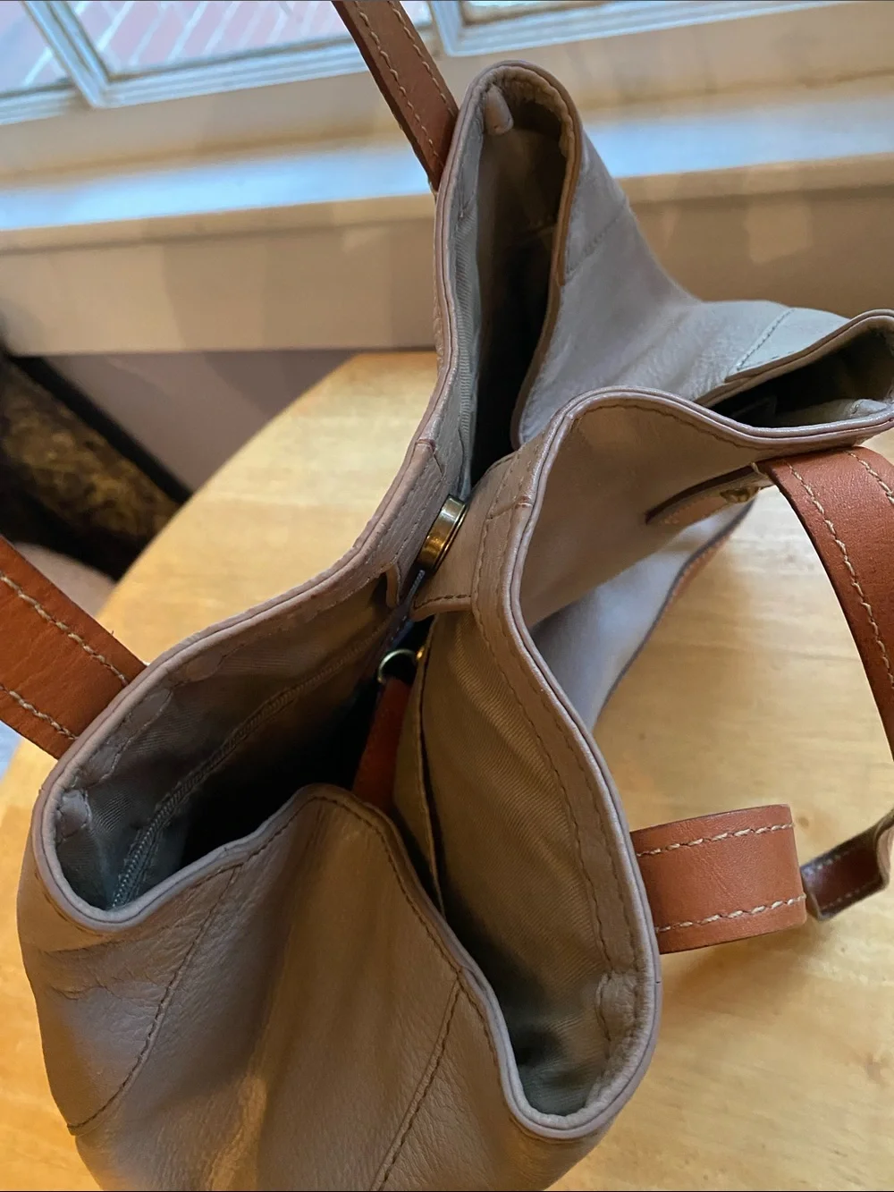 ! Fossil Leather tote 16(13)x10x5”